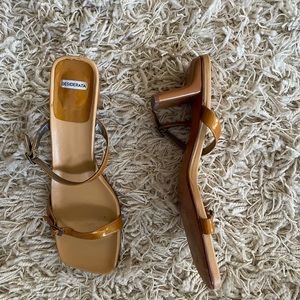 Desiderata brown sandals